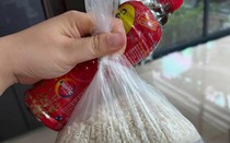 Vụ chia quà cứu trợ 5 lạng gạo và nửa chai nước ngọt: Đề nghị họp rút kinh nghiệm