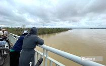 Cặp vợ chồng giành giật sự sống cho hơn 50 người "chán sống" ở cầu Bến Thuỷ