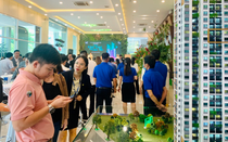 Chứng khoán chờ tin nâng hạng, siết cho vay mua nhà, hỗ trợ tới 20 triệu đồng chuyển đổi xe điện
