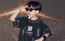 Rapper nhí Xệ Xệ làm vedette, khuấy động sàn diễn thời trang
