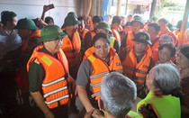 Thủ tướng tới Thái Nguyên thăm hỏi người dân, chỉ đạo khắc phục hậu quả mưa lũ
