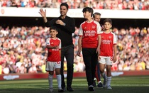 Con trai HLV Mikel Arteta ra mắt đội trẻ Arsenal