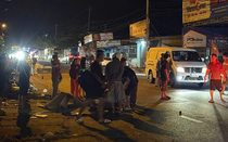 Va chạm với xe khách khi sang đường, hai vợ chồng tử vong