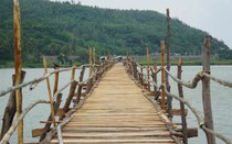 Cầu Ông Cọp- cây cầu gỗ dài nhất Việt Nam sập hoàn toàn sau bão lũ