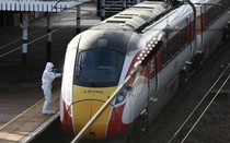 Cảnh sát Anh điều tra vụ tấn công bằng dao trên tàu hoả