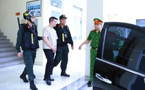 Bắt chồng Đoàn Di Băng trong vụ kem chống nắng giả