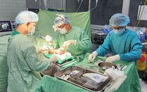 12 giờ giành lại đôi tay cho người đàn ông giữa ranh giới sinh tử