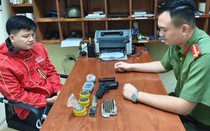 Bắt giữ đối tượng rao bán vũ khí quân dụng trên mạng