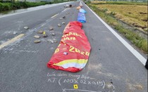 Chặn đường phơi thóc khiến người đi xe máy tử vong, một phụ nữ bị khởi tố