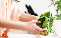2 loại rau dễ "ngậm" thuốc trừ sâu, cái số một thường xuất hiện trong bữa ăn của nhiều gia đình