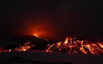 Núi lửa mạnh nhất châu Âu phun trào dung nham