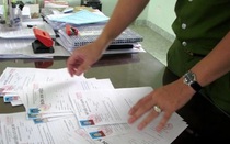 Khởi tố 2 đối tượng làm giả giấy tờ xin hưởng chế độ chính sách