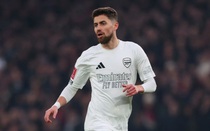Ngôi sao Arsenal gây sốc khi dành kỳ nghỉ để nói chuyện với một câu lạc bộ khác
