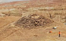 Kim tự tháp bí ẩn được các nhà khảo cổ phát hiện gần Biển Chết