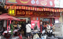 Giá vàng liên tục biến động, người dân vẫn chọn mua để tích trữ