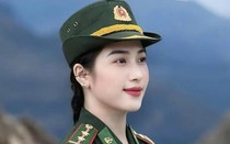 Hình ảnh nữ Trung úy xinh đẹp thu hút mọi ánh nhìn ở Dinh Độc Lập