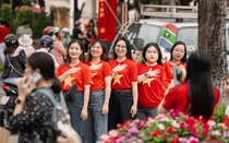 Thủ đô Hà Nội rực rỡ sắc màu trong ngày kỷ niệm 50 năm Giải phóng miền Nam