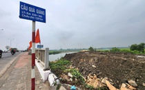Đà Nẵng: Phát hiện bãi tập kết bùn, đất và chất thải quy mô lớn sát cầu Quá Giáng