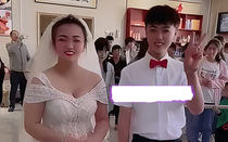 Chàng trai 20 tuổi cưới vợ già hơn 16 tuổi, cái kết thật bất ngờ