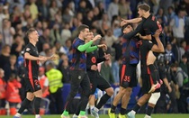 HLV Flick tiết lộ lý do Barcelona không ăn mừng chức vô địch trên sân Espanyol