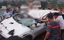 Ô tô mất lái lao xuống sông, 5 người trên xe đều không qua khỏi