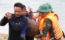 Phát hiện quả bom nặng gần 100 kg còn nguyên ngòi nổ ở Hòa Bình