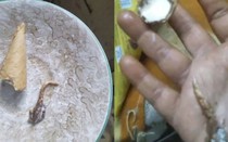 Đang ăn kem, người phụ nữ sốc nặng khi phát hiện thứ "đáng sợ"