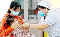 Ngăn chặn bùng phát dịch sởi, Bình Thuận nỗ lực tiêm vắc-xin phòng bệnh