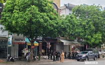 Cảnh sát phong tỏa đường, đồng loạt khám xét nhiều căn nhà ở Thanh Hóa