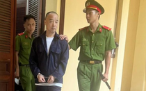 Án tù cho người đàn ông nước ngoài "tiện tay" trộm tiền trên máy bay