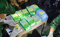 CLIP: Bí mật bên trong những gói trà của cặp nam nữ vừa bị bắt giữ ở Quảng Trị