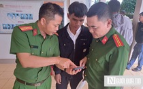 "Đi từng ngõ, gõ từng nhà" rút ngắn khoảng cách giữa chính quyền và người dân vùng biên