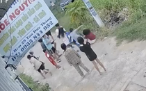 Công an Lâm Đồng truy xét nhóm thiếu niên đánh hội đồng bé gái 12 tuổi