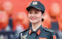 Nữ Đại uý quật ngã "quái xế" trên Hồ Gươm, hình ảnh đời thường gây bất ngờ