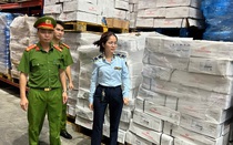 Tạm giữ gần 16 tấn thực phẩm đông lạnh hết hạn sử dụng