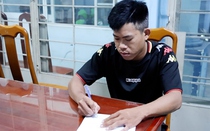 Bắt đối tượng ép con nợ chụp ảnh khỏa thân mới cho vay tiền
