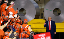 Diễn biến mới về thuế quan của ông Trump đối với thép, nhôm