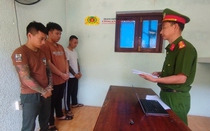 Khống chế đôi nam nữ lên ô tô rồi buộc đưa tiền, 3 đối tượng bị khởi tố