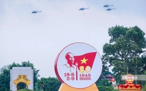 Biên đội máy bay tập luyện diễu binh trên bầu trời Hà Nội