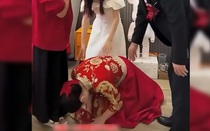 Nhận tiền sính lễ 2 tỷ đồng từ nhà trai, mẹ cô dâu có hành động gây tranh cãi