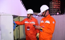 Người thợ điện Thủ đô lặng lẽ “trực chiến” để giữ cho dòng điện liên tục, an toàn và ổn định