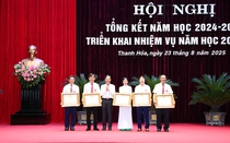 Tốt nghiệp THPT xếp thứ bảy cả nước, 5 thầy cô giáo ở Thanh Hóa nhận huân chương lao động