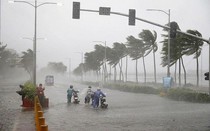Bão số 5 di chuyển nhanh, dự báo trưa mai đổ bộ vào đất liền
