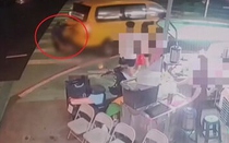Tài xế taxi tử vong khi cố ngăn xe của mình lùi lại phía sau