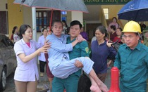 Vượt qua bão dữ - Kỳ 2: Hình ảnh đẹp trong tâm bão ở Hà Tĩnh