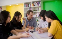Áp dụng quy định mới với giáo viên dạy học bằng tiếng nước ngoài