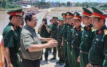 Thủ tướng kiểm tra cầu Phong Châu, chỉ đạo xây cao tốc mới tại Phú Thọ