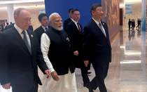 Khoảnh khắc ông Putin, ông Modi và ông Tập Cận Bình sánh vai bước đi tại hội nghị SCO