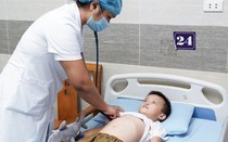 Bé trai nôn ra dịch nâu đen, đi khám, gia đình choáng váng khi biết lý do