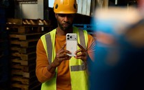 Trọng lượng iPhone 17 Pro Max bao nhiêu? Nhẹ hơn không?